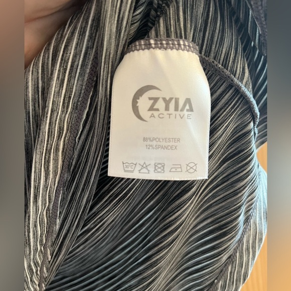 Zyia Women’s Black and Gray Stripped Shirt Size Small - Picture 4 of 4